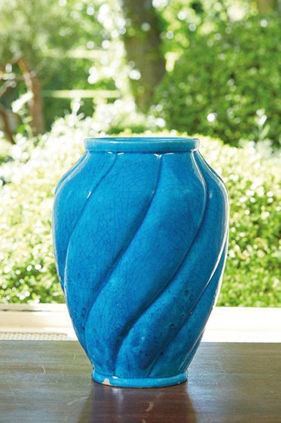 null LACHENAL
Vase balustre sur talon à côtes torses en céramique, engobe bleue turquoise,...