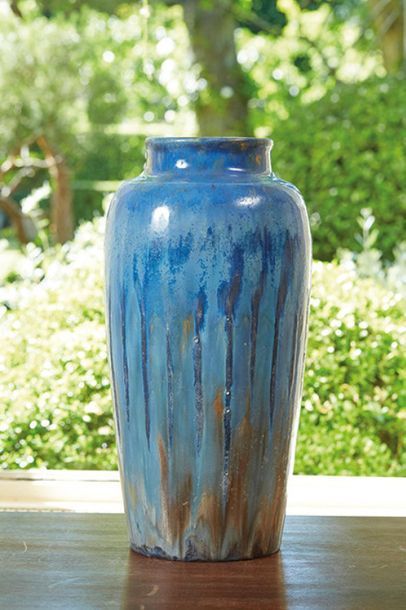 null PIERREFONDS
Vase balustre en céramique à engobe blue-beige,
signé au cachet.
H....