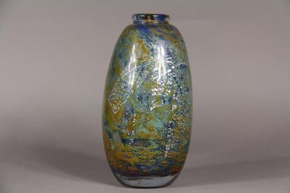 null Blue, yellow and silver spotted glass ovoid vase, signed ML dated 84
H : 22...