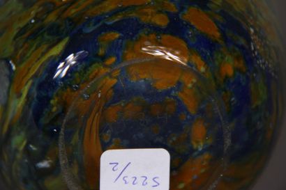 null Vase ovoïde en verre tacheté bleu, jaune et argent, signé ML daté 84
H : 22...