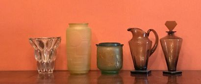 null *Lot : deux vases en verre, réicpiernt à gateaux, broc et carafe