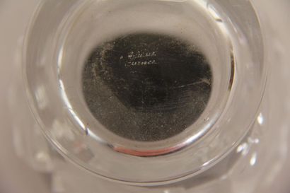 null *Lot :
- LALIQUE France
Gobelet en cristal à feuille de chêne
- DAUM France
Candélabre...