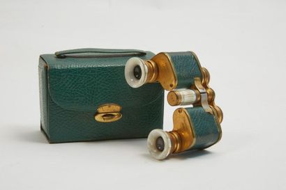null *BASSET Cannes - COLMONT Ft Paris
Binoculars of theater in gilded metal decorated...