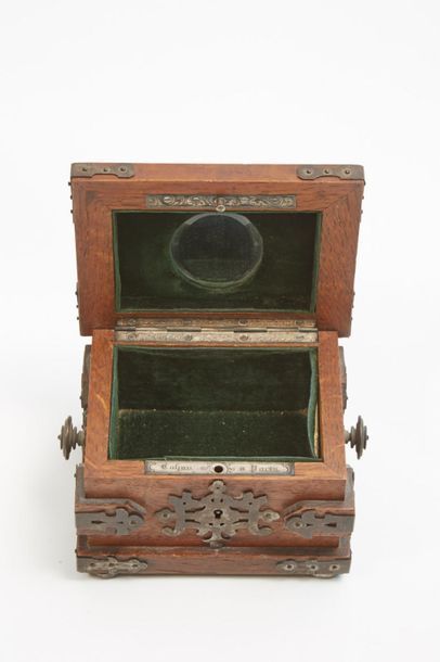 null *TAHAN Paris Quadripod jewelry
box in natural wood, metal fittings, signed.
H...