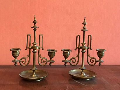 null *Pair of bronze candelabra with two lights, neo-gothic style
H: 27 cm.