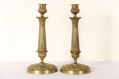 null *Pair of bronze candlesticks, Restoration period.
H : 27,5 cm.