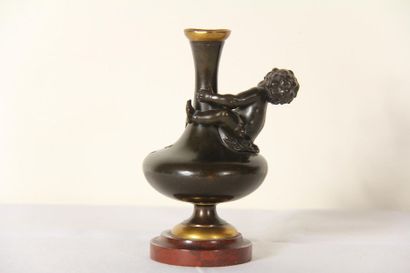 null *Auguste MOREAU (d'après) - COLIN cie fondeur Paris
Petit vase en bronze patiné...