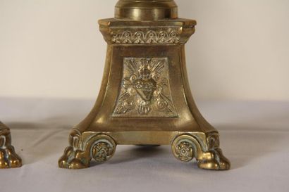 null *Pair of bronze and brass altar candlesticks.
H: 39 cm.