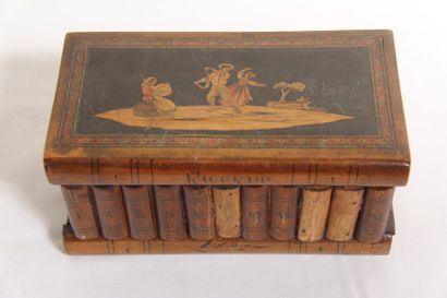 null *Wooden box, top inlaid with dancers, Italian
work H : 11,5 L : 23,5 D : 13...