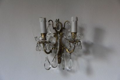 null *Pair of metal sconces and two-light pendants
H: 24 cm.