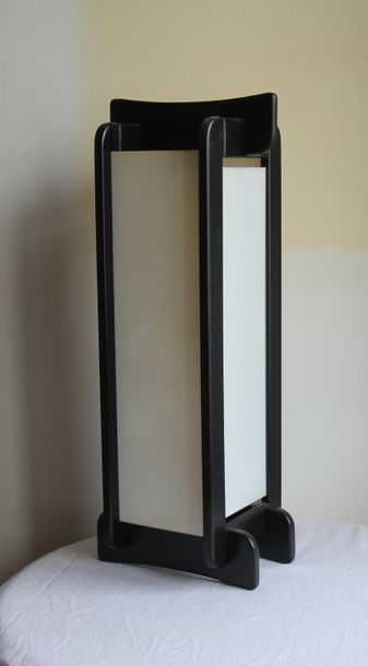 null Lamp base in blackened wood and white plastic, Japanese
style H: 63 L: 25 c...