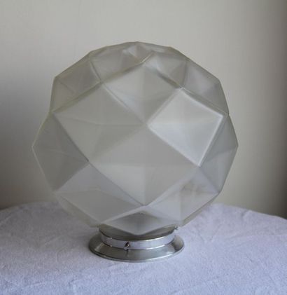 null Ceiling light in moulded
glass H: 30 cm.