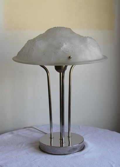null Lamp base in chromed metal, lampshade in moulded glass of flowers
H: 50 D: 40...