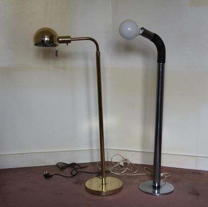 null Two chromed and gilded metal reading lights
H: 104 cm.