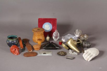 Lot of various trinkets
