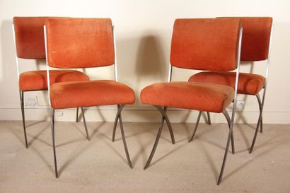 null *Quatre chaises en métal chromé garnies de tissu, années 70