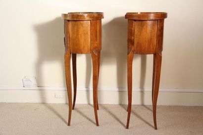 null *Pair of natural wood kidney bedside tables with two drawers
H : 66 L : 33 D...