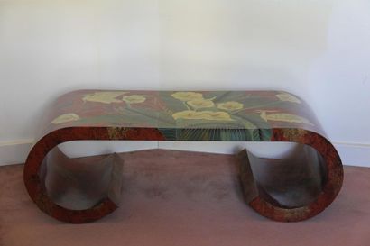 null Coffee table with bird lacquered decor
H: 40 L: 121 D: 45.5 cm.