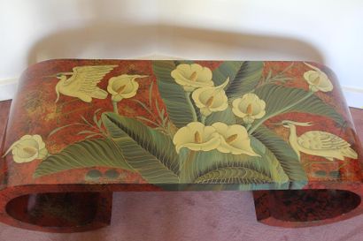 null Coffee table with bird lacquered decor
H: 40 L: 121 D: 45.5 cm.