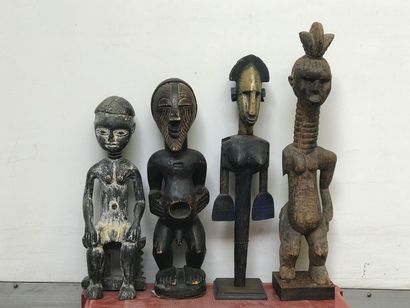 null Huit sculptures africaines modernes dépareillées