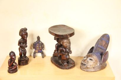 null Lot d'objets africains: masques, poulie, tabouret, sculpture