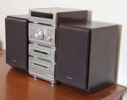 null TECHNICS
Used HD501 stereo system