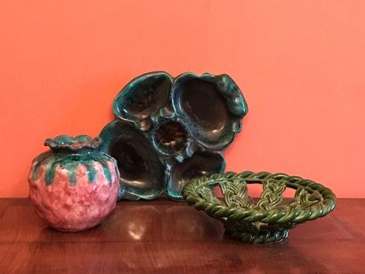 null *Lot :
- Vase en céramique à engobe rose et coulée verte, L. Baude, MONTIGNY...