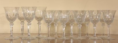 null SAINT LOUIS
Four water glasses (4 with lip scratches) and nine wine glasses...