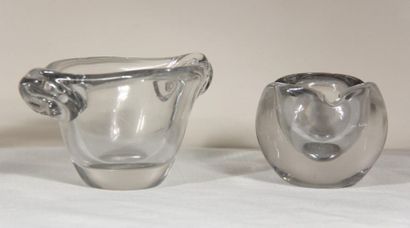 null DAUM France
Two crystal vases, one round, the other stretched, signed
H: 10...