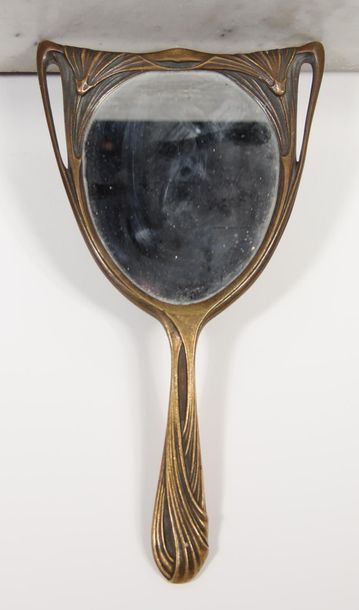 null Bronze hand mirror circa 1900
H: 27 cm. (missing a screw on the back)
