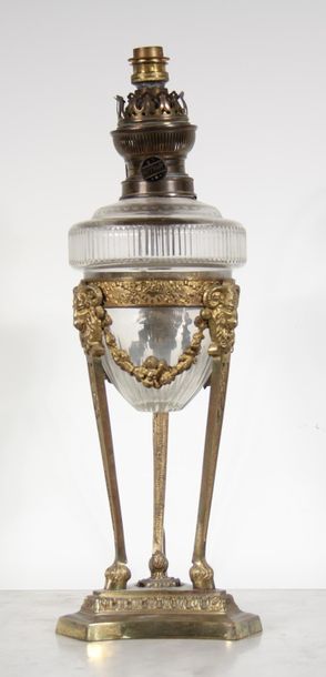 null Tripod oil lamp in bronze and glass
H: 46 cm.