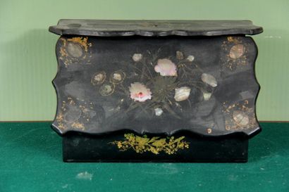 null Letter-carrier in blackened wood with painted decoration of flowers and mother-of-pearl,...