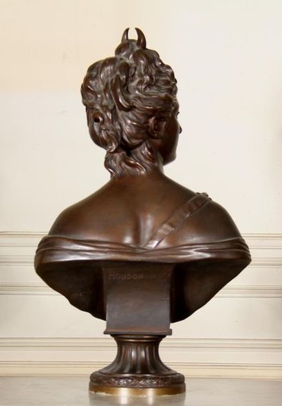 null HOUDON after
Bust of Diane
Sculpture in bronze with brown patina, signed
H:...