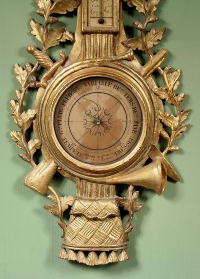 null Baromètre-thermomètre en bois sculpté doré, XVIIIème s.
100 x 48 cm. (accid...