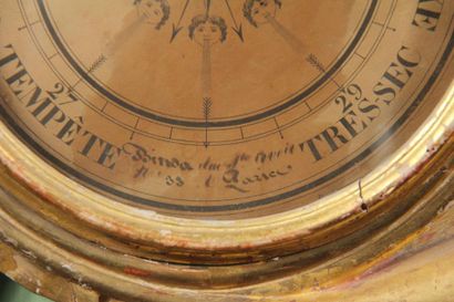 null Baromètre-thermomètre en bois sculpté doré, XVIIIème s.
100 x 48 cm. (accid...