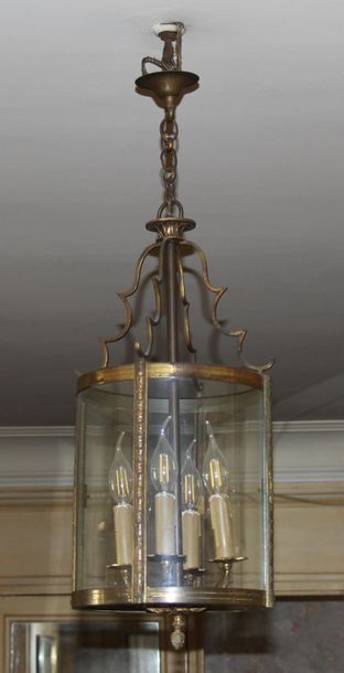 null Metal lantern with four lights
H: 74 D: 27 cm.