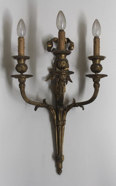 null Pair of bronze sconces, knot decoration, with three arms of light, Louis XVI...