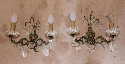 null Pair of metal wall lights and two-light pendant lights
H: 25 cm.