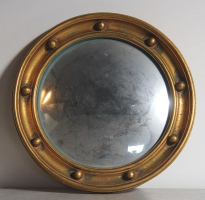 null Gilded wood witch mirror
D: 38 cm.