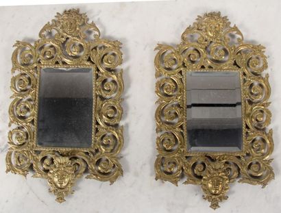 null Pair of bronze mirrors decorated with foliage and mascarons, bevelled mirrors
46...