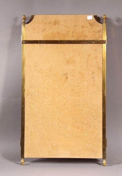 null Glace d'applique triptyque en métal doré orné de pommes de pin, stye Louis XVI
H...