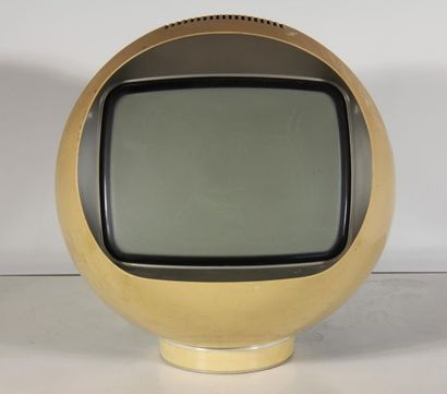 null PHILIPS television set in white and grey plastic, 60s
H: 39 cm. (spots)