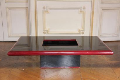 null Rectangular black and burgundy lacquered laminate coffee table with central...
