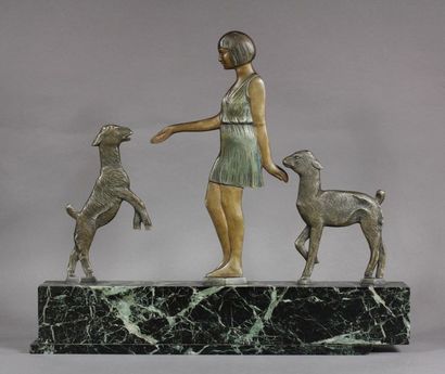 null School of the 30s
Young girl in profile caressing two sheep
Bronze sculpture...