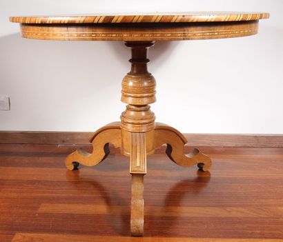 null Tripod pedestal table in veneer wood inlaid with stars and friezes
H : 78 D...