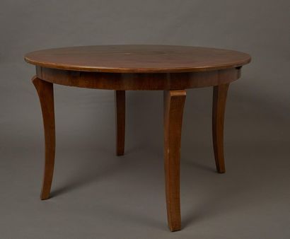 null Round veneer dining table with two extensions underneath. 
 H: 77 D: 119 cm...