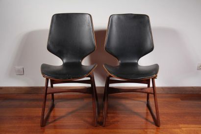 null MOGENS KOLD Denmark
Pair of chairs in natural wood, seat and backrest upholstered...