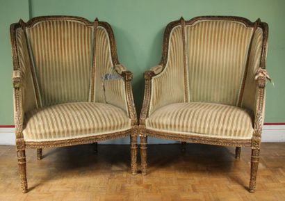 null Mobilier de salon en bois doré style Louis XVI comprenant un canapé deux places...