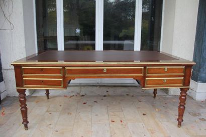 null Mahogany veneered flat desk with five drawers in belt, leather-trimmed top,...