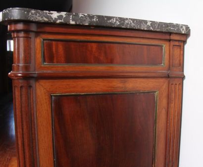 null Mahogany veneer sideboard with four drawers and four leaves, marble top
H :...